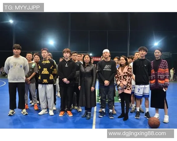 吴镇宇与姚明同框合影展现友谊与篮球魅力引发网友热议 吴镇宇与姚明同框合影展现友谊与篮球魅力引发网友热议