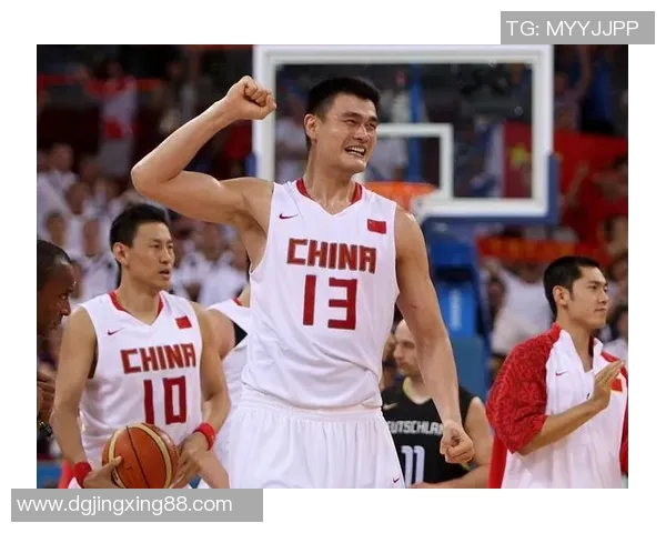 姚明在篮球场上走步画圈的精彩瞬间与技巧分析