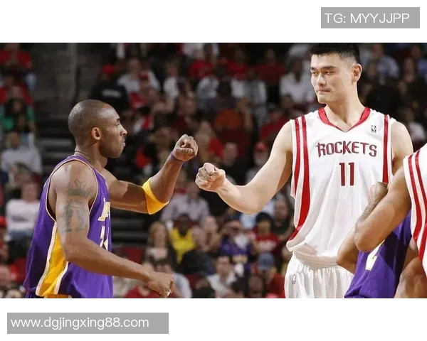 队友传授技巧姚明成长之路揭秘篮球场上的默契与合作