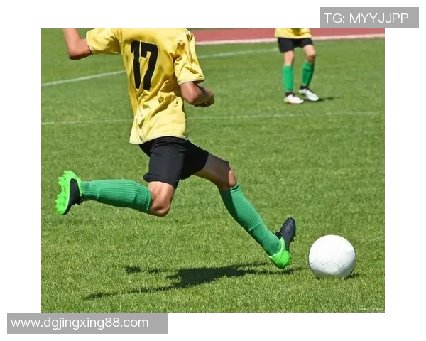 足球明星精彩停球射门瞬间集锦让你领略绝佳技巧与力量的完美结合