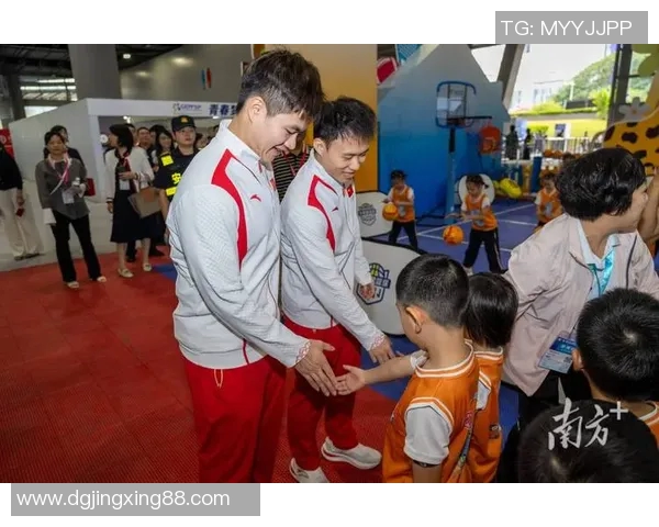 传承足球明星赛在广州盛大举行球迷共庆足球文化的传承与发展