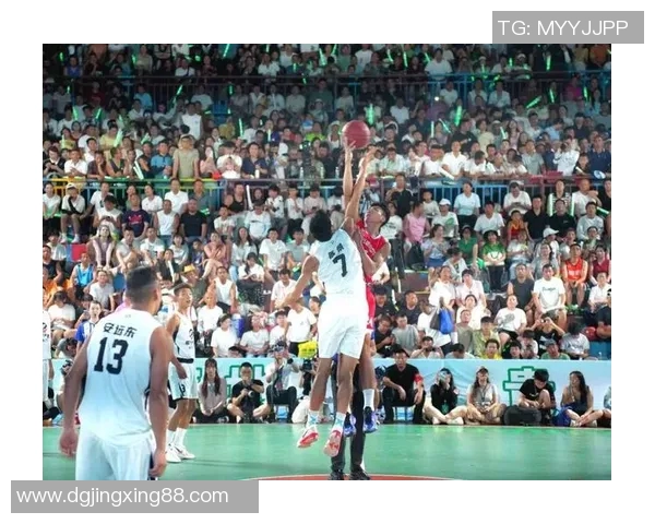 蓝球界足球明星的传奇人生与跨界魅力探索