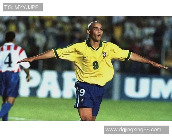 17号球衣背后的传奇故事足球明星的荣耀与奋斗历程 17号球衣背后的传奇故事足球明星的荣耀与奋斗历程